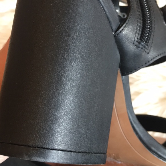 Buckled heels SOLD - Picture 3 of 8